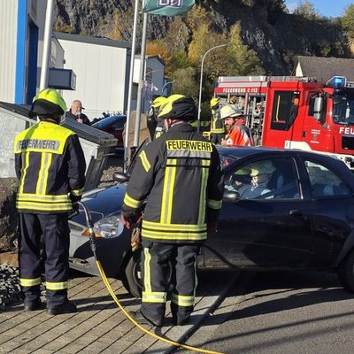 FW Finnentrop: Einheit Heggen zeigt bei Abschlussübung technische Rettung nach Verkehrsunfall