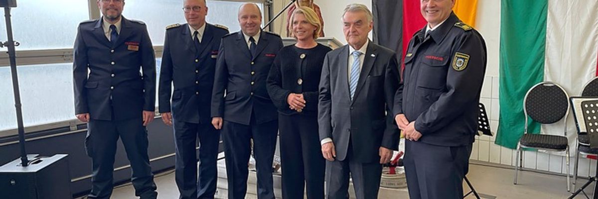 FW Bergheim: Gedenktag des heiligen Florian: Würdigung des Feuerwehrdienstes in Bergheim durch Herbert Reul, Minister des Innern des Landes Nordrhein-Westfalen