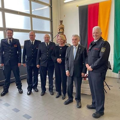 FW Bergheim: Gedenktag des heiligen Florian: Würdigung des Feuerwehrdienstes in Bergheim durch Herbert Reul, Minister des Innern des Landes Nordrhein-Westfalen