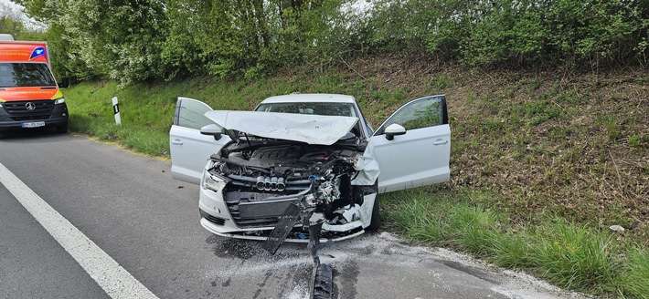 FW Bergheim: Vier Verletzte nach Verkehrsunfall auf Bundesstraße bei Bergheim Frontalzusammenstoß zwischen zwei PKW