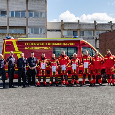 FW Bremerhaven: Stadtrat Peter Skusa würdigt erfolgreiche Lehrgangssabschlüsse der Feuerwehr Bremerhaven