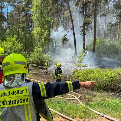 FW Flotwedel: Waldbrand zwischen Oppershausen und Offensen beschäftigt die Feuerwehren der Samtgemeinde Flotwedel