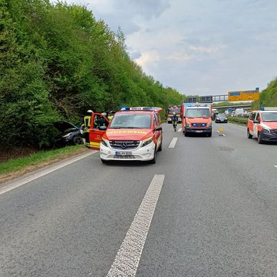 FW-DO: Ein Verkehrsunfall und eine ausgelöste Brandmeldeanlage im Tunnel Wambel sorgen für Stau auf der B236