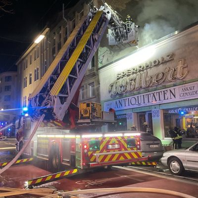 FW-DO: Feuer in einem Geschäftshaus am Schwanenwall - keine Verletzten