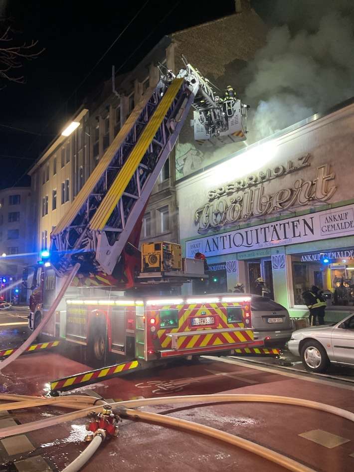 FW-DO: Feuer in einem Geschäftshaus am Schwanenwall - keine Verletzten