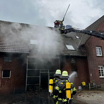FW-WRN: Großbrand eines landwirtschaftlichen Betriebs in Werne-Ehringhausen