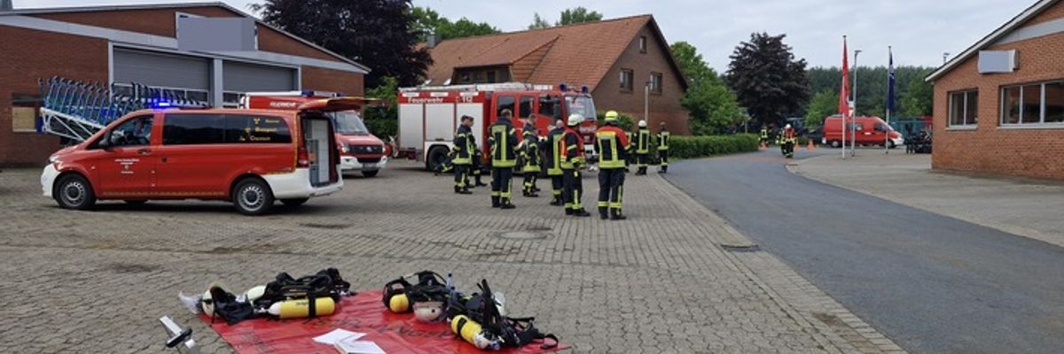 FW-ROW: Unklarer Gasgeruch in Kuhstedt - ABC-Erkunder im Einsatz