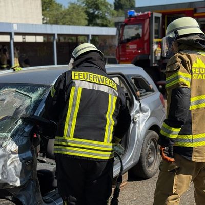 FW Xanten: Großer Prüfungstag der Grundlehrgänge der Feuerwehren Xanten, Sonsbeck und Alpen