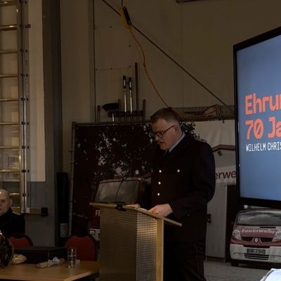 FW-AUR: Besondere Ehrung für 70 Jahre Feuerwehrmitgliedschaft