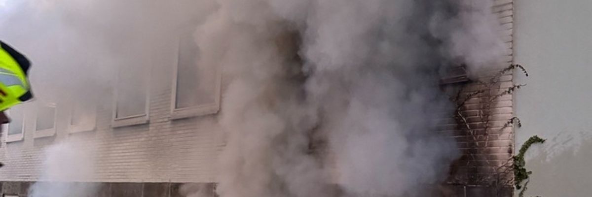 FW-GE: Brand im Betriebsgebäude