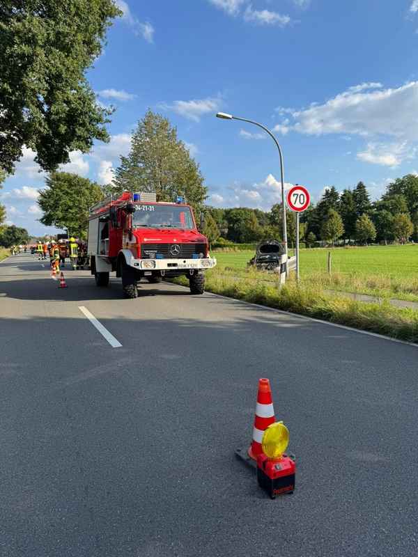 FW-ROW: Verkehrsunfall in Wensebrock - Fahrer verletzt, Beifahrer flüchtig aufgefunden