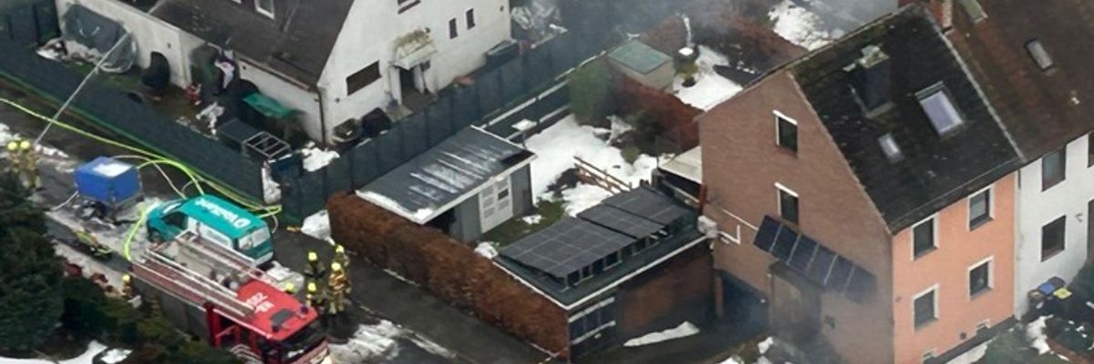 FW-HB: Dachstuhlbrand löst Großeinsatz der Feuerwehr Bremen aus