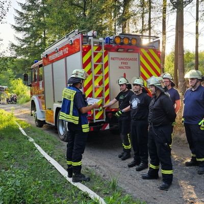 FW-AR: Interkommunale Waldbrandübung der Feuerwehren Ense und Arnsberg