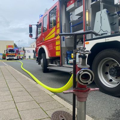 FW-Velbert: Brand in einem Firmengebäude am Rosenkamp