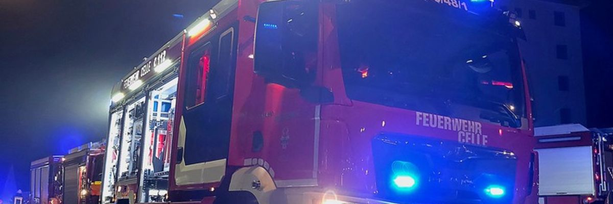 FW Celle: Kellerbrand in Mehrparteienhaus