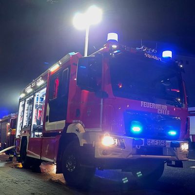 FW Celle: Kellerbrand in Mehrparteienhaus
