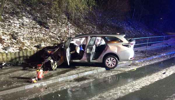 FW Paderborn: Verkehrsunfall am Ludwigsfelder-Ring Zwei Verletzte nach Seitenaufprall