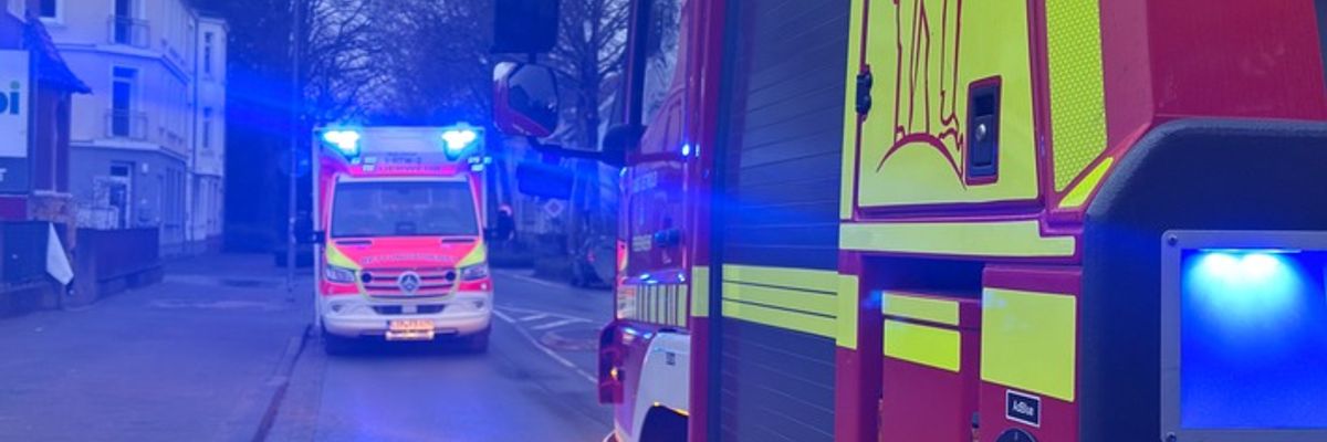 FW-DT: Person nach Sturz über Drehleiter gerettet
