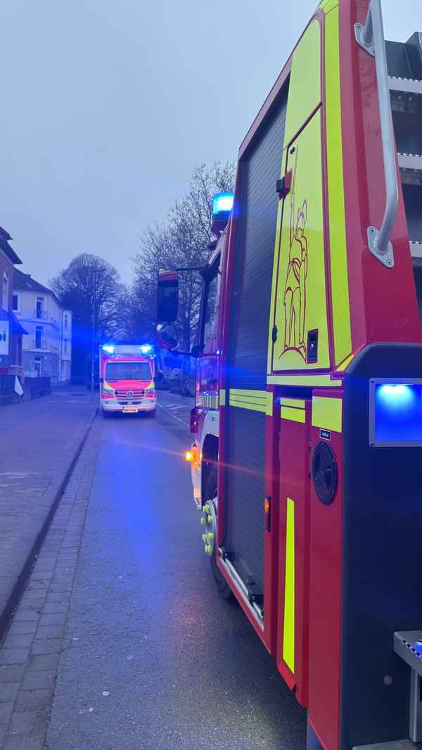 FW-DT: Person nach Sturz über Drehleiter gerettet