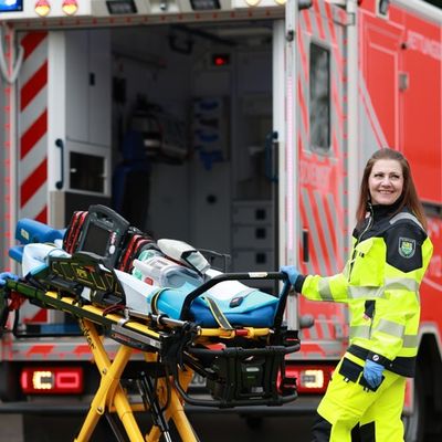 FW-GL: Feuerwehr Bergisch Gladbach stattet Rettungsdienst mit neuer Schutzkleidung aus