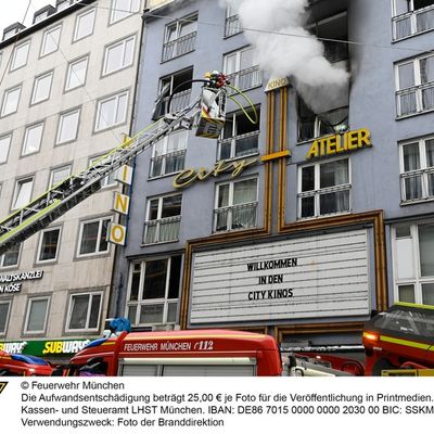 FW-M: Großeinsatz von Feuerwehr und Rettungsdienst bei Wohnungsbrand (Ludwigsvorstadt)