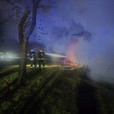 FW-RD: Feuer in einer Werkstatt - 70 Einsatzkräften im Einsatz