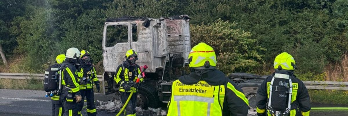 FW-EN: Lkw-Zugmaschine auf der A1 in Vollbrand - Fahrer verhindert Schlimmeres