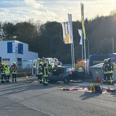 FW Finnentrop: Einheit Heggen zeigt bei Abschlussübung technische Rettung nach Verkehrsunfall
