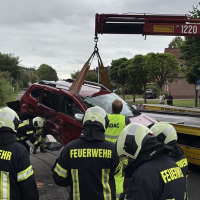 FW-AUR: Hilfeleistung nach Verkehrsunfall