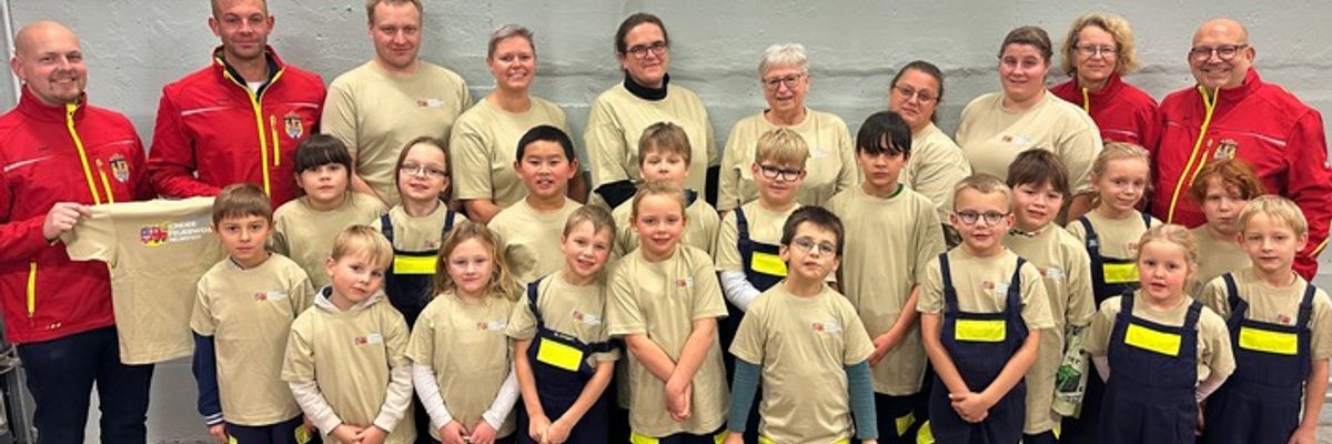 FW Helmstedt: Neue T-Shirts für die Kinderfeuerwehr Helmstedt!