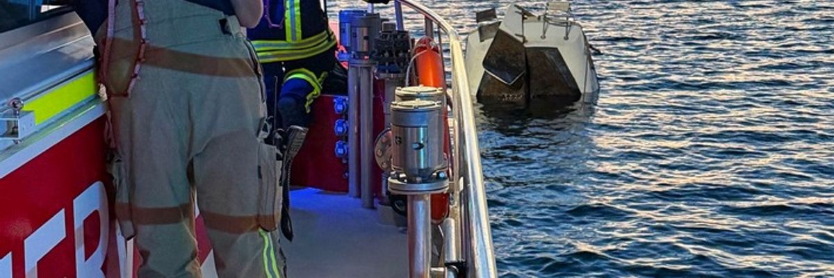 FW Konstanz: Gekentertes Segelboot im Konstanzer Trichter