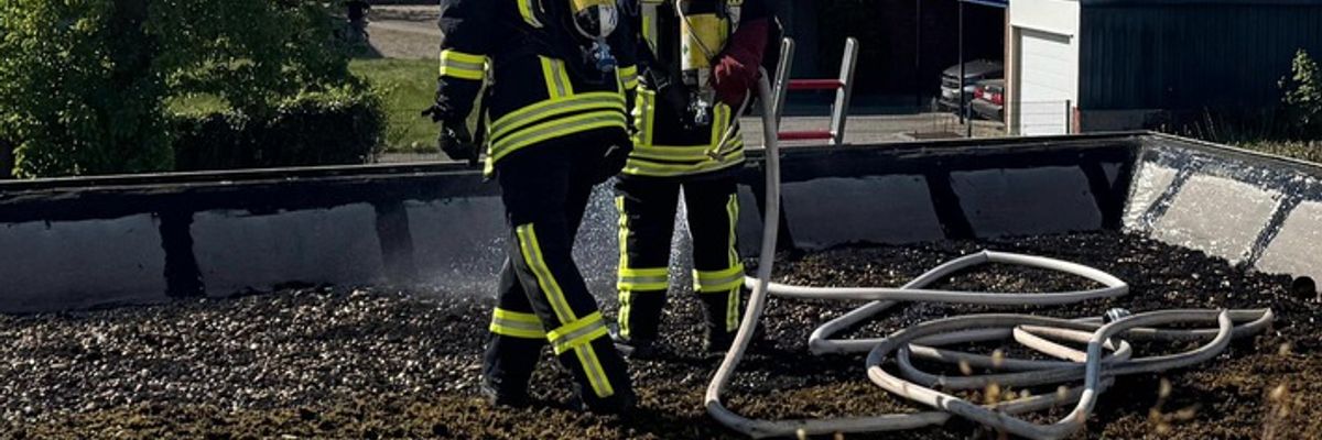 FW-ROW: Einsatz "F3 - brennt Dachstuhl" am 1. Mai