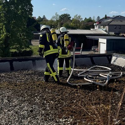 FW-ROW: Einsatz "F3 - brennt Dachstuhl" am 1. Mai