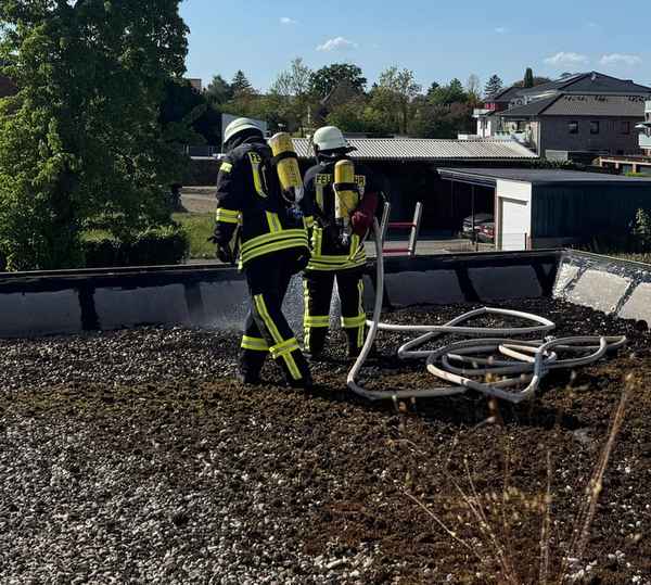 FW-ROW: Einsatz "F3 - brennt Dachstuhl" am 1. Mai