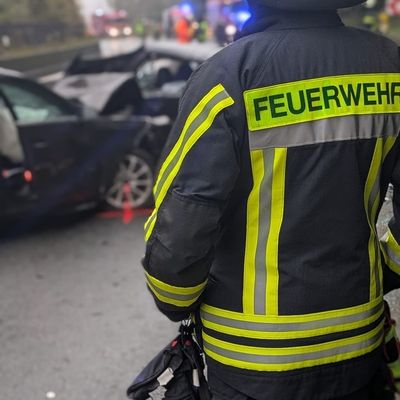 FW Horn-Bad Meinberg: Schwerer Verkehrsunfall mit tödlich verletzter Person