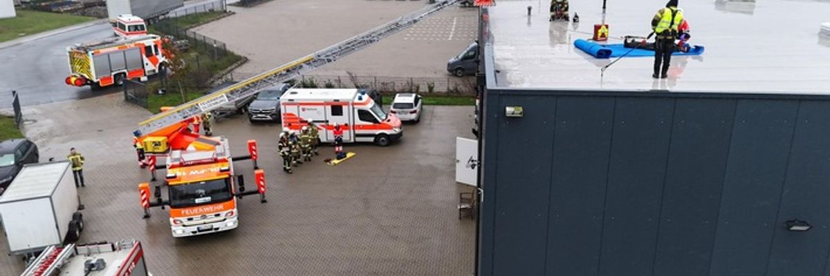 FW-OLL: 120 Einsatzkräfte im Einsatz - 59 Menschen gerettet bei gemeinsamem Übungstag von Feuerwehr und Rettungsdienst
