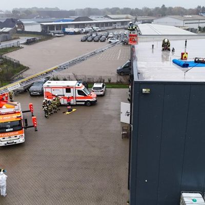 FW-OLL: 120 Einsatzkräfte im Einsatz - 59 Menschen gerettet bei gemeinsamem Übungstag von Feuerwehr und Rettungsdienst