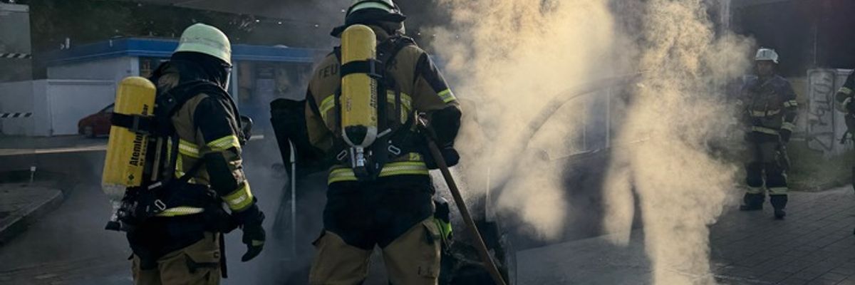 FW-E: Pkw-Brand auf Tankstellengelände an der Steeler Straße
