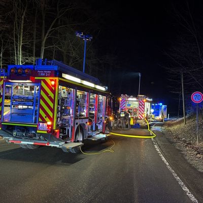 FW Wenden: Verkehrsunfall mit einer eingeklemmten Person auf der L512 im Bereich Wenden-Löffelberg