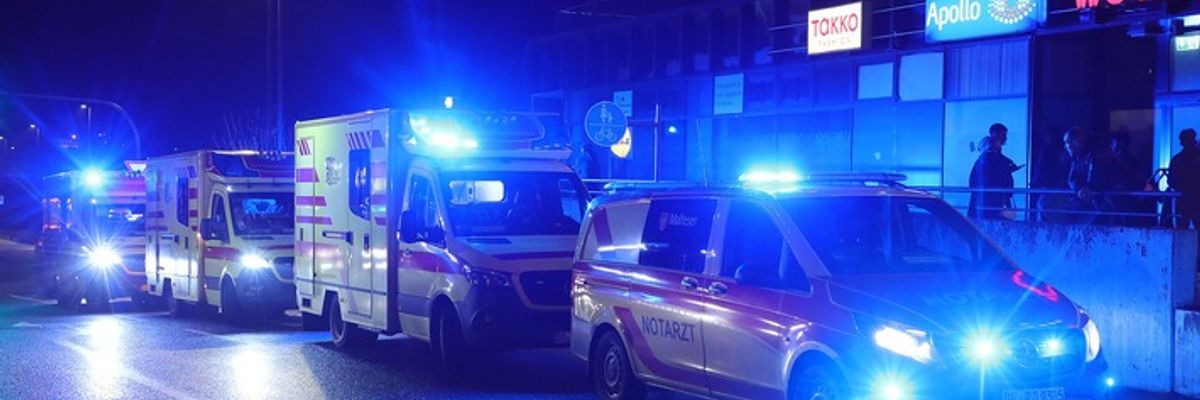 FW Dresden: MANV-Alarm nach Reizstofffreisetzung in Lokal