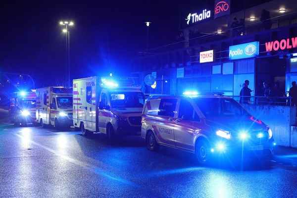FW Dresden: MANV-Alarm nach Reizstofffreisetzung in Lokal