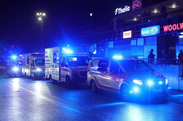 FW Dresden: MANV-Alarm nach Reizstofffreisetzung in Lokal