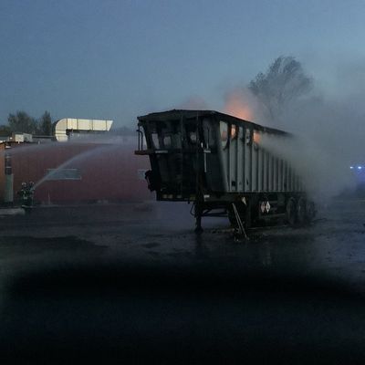 FW-OB: Ladegut kurz vor Ziel in Brand geraten