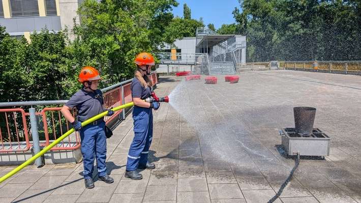 FW-HAAN: Großübung der Jugendfeuerwehren des Kreises Mettmann in Haan