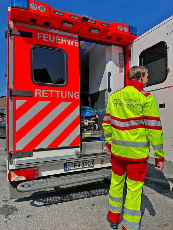 FW-E: Hitzewelle führt zu deutlich mehr Rettungsdiensteinsätzen - Stadt Essen erhöht erneut Anzahl an Einsatzkräften