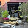 FFW Schwalmtal: Feuerwehr löscht Garagenbrand im Hinterhof eines Wohngebäudes