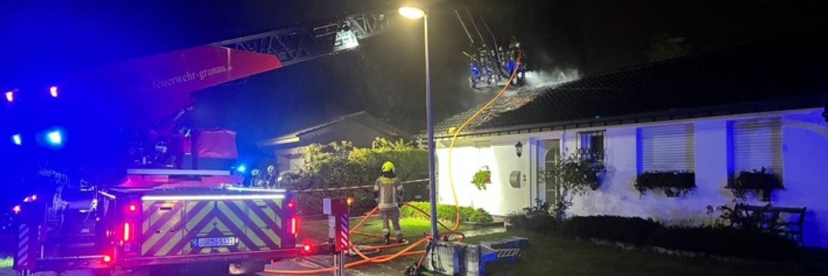 FW Gronau: Dachstuhlbrand am Wieselweg