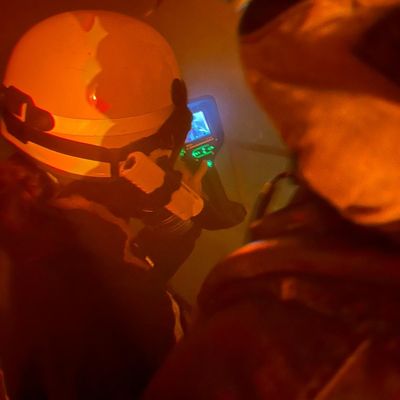 FW-AR: Gemeinsame Übung von Feuerwehr und THW stärkt Zusammenarbeit