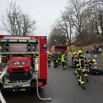 KFV-CW: Millionenschaden bei Großbrand in Nagold - Keine Verletzten - 120 Einsatzkräfte vor Ort