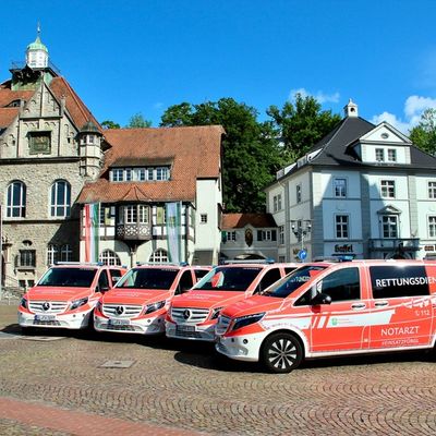 FW-GL: Feuerwehr Bergisch Gladbach stellt vier neue Notarzteinsatzfahrzeuge in Dienst - Moderne Technik für eine leistungsfähige Notfallversorgung